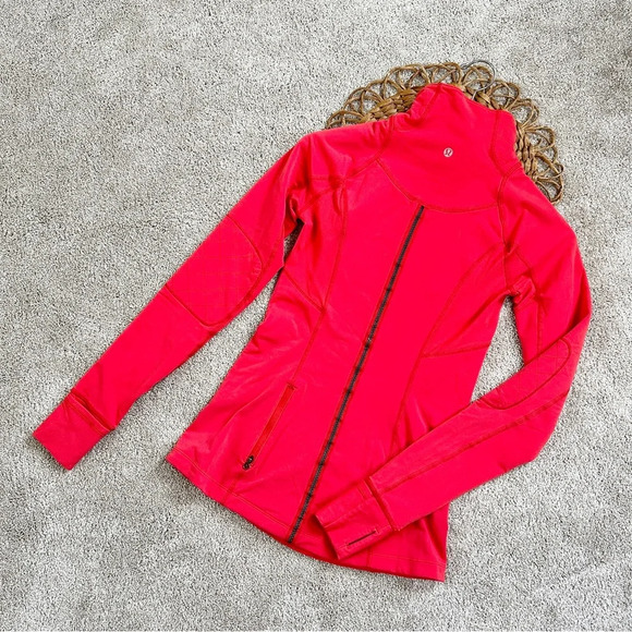 lululemon athletica Red Quilted Sweatshirt - Picture 4 of 14